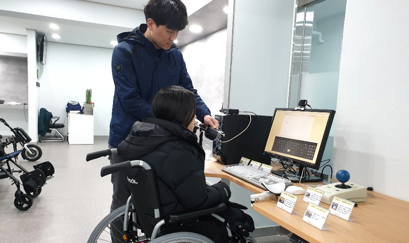 보조기기서비스 적용 및 훈련 사진